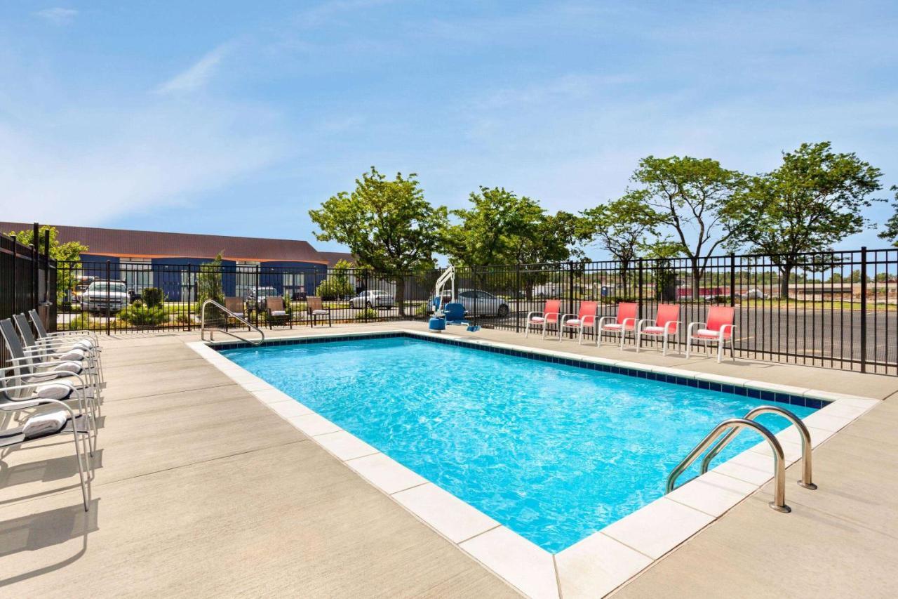 Super 8 By Wyndham Lenexa Overland Park Area/Mall Area Esterno foto