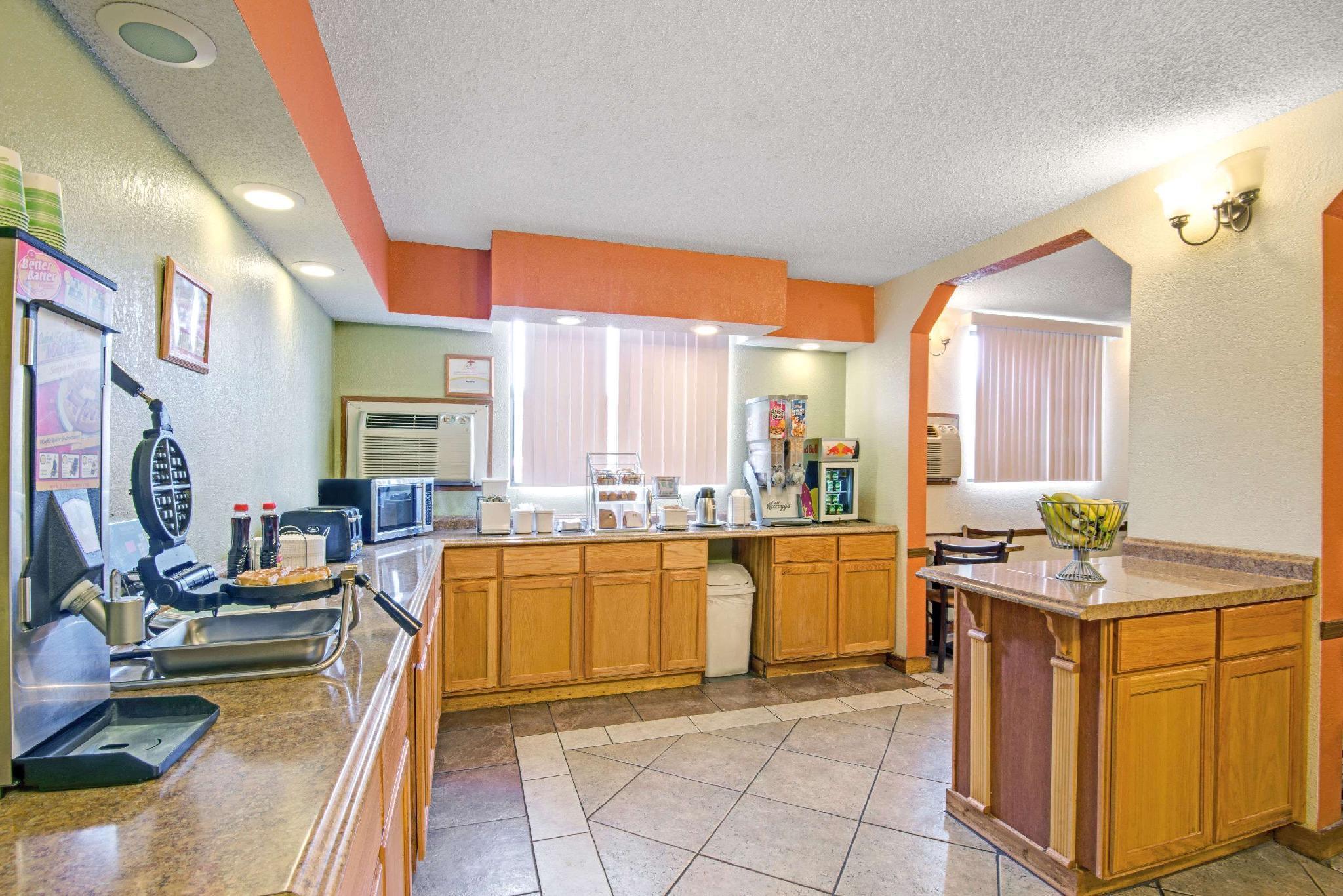 Super 8 By Wyndham Lenexa Overland Park Area/Mall Area Esterno foto