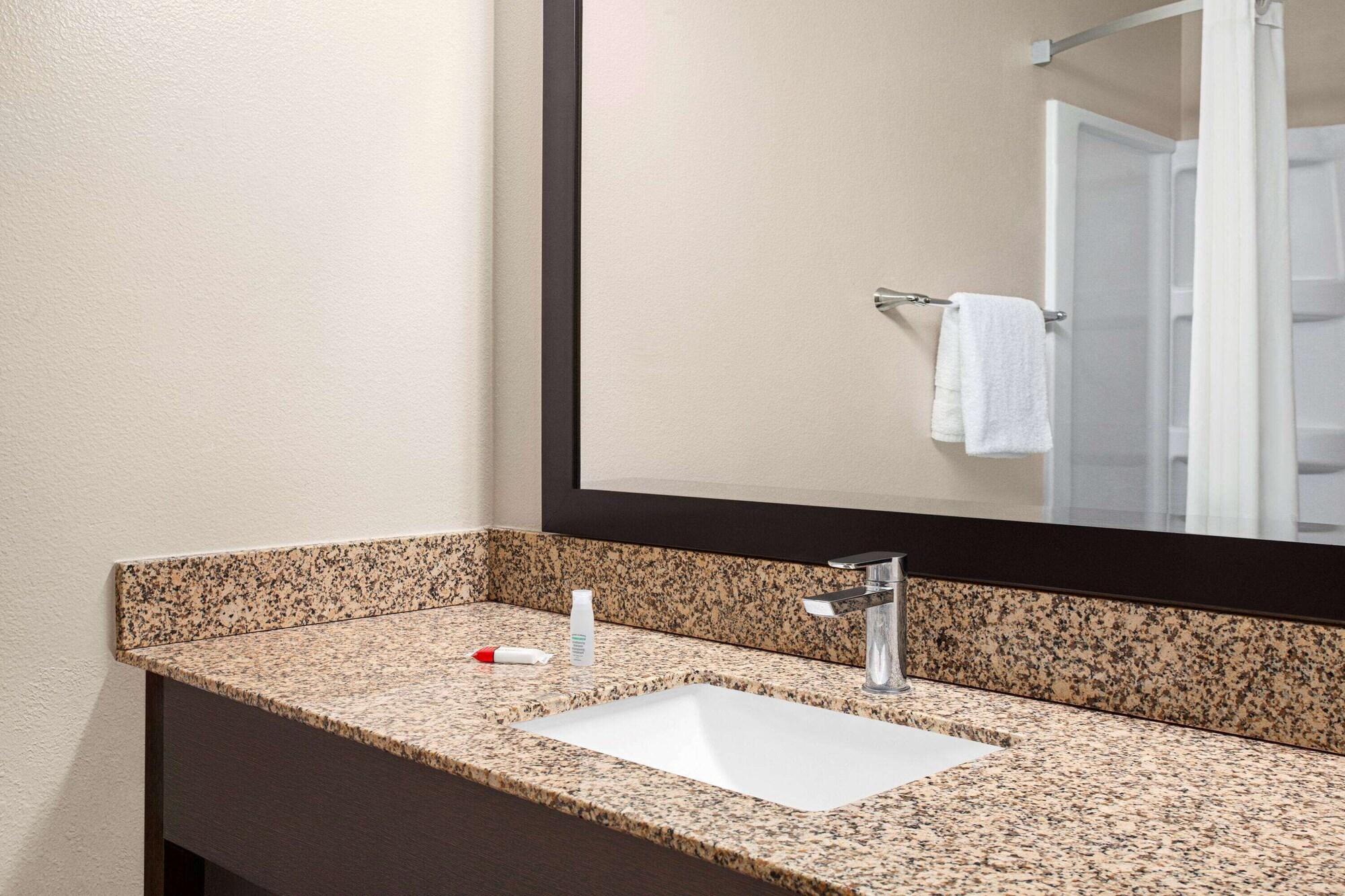 Super 8 By Wyndham Lenexa Overland Park Area/Mall Area Esterno foto